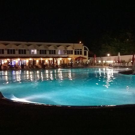 Hotel Mimoza Razgrad エクステリア 写真