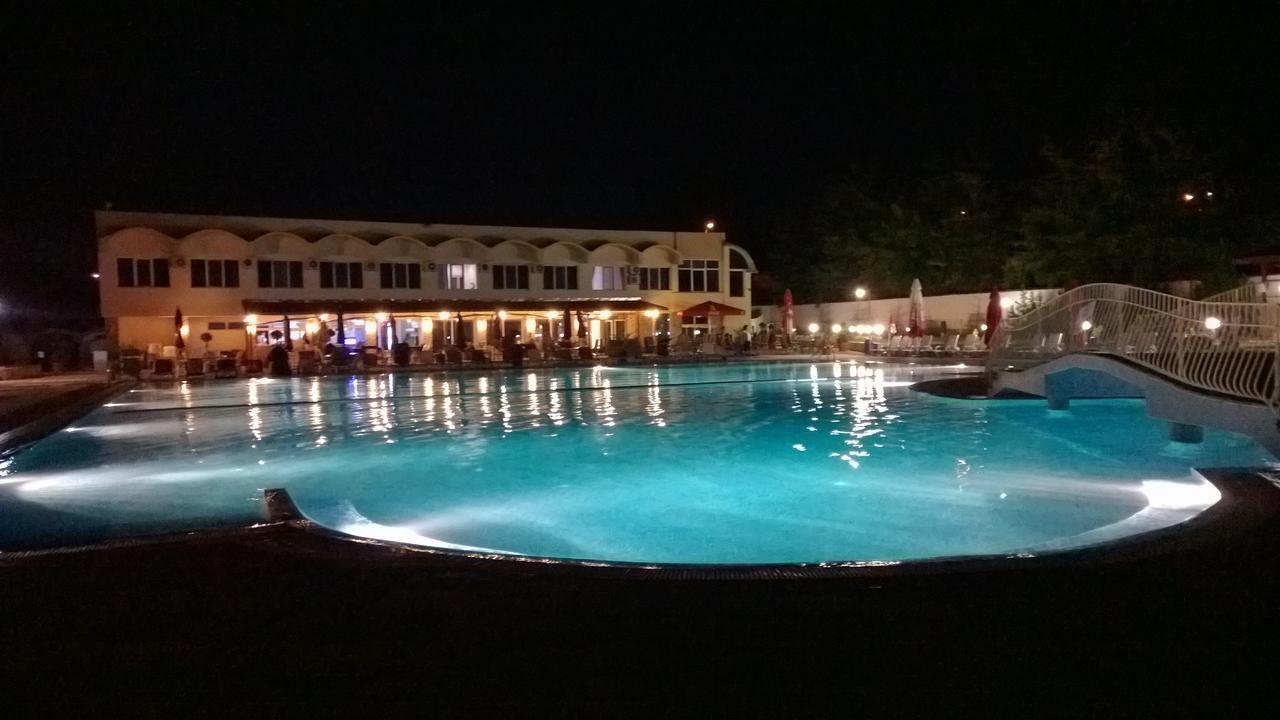 Hotel Mimoza Razgrad エクステリア 写真