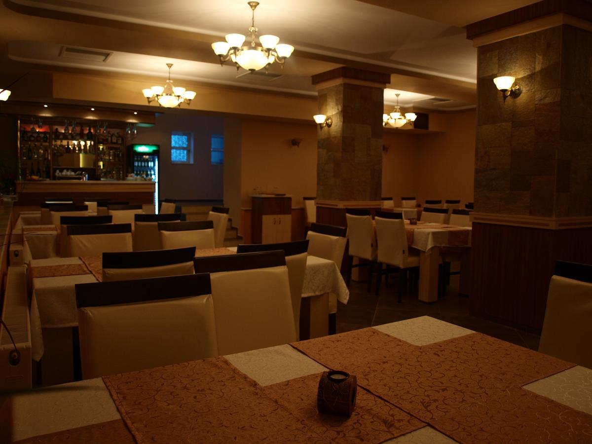 Hotel Mimoza Razgrad エクステリア 写真