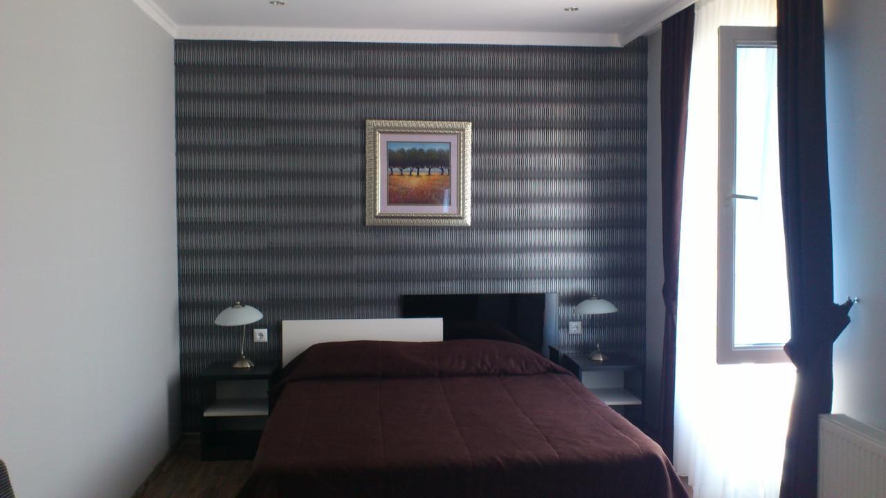 Hotel Mimoza Razgrad エクステリア 写真