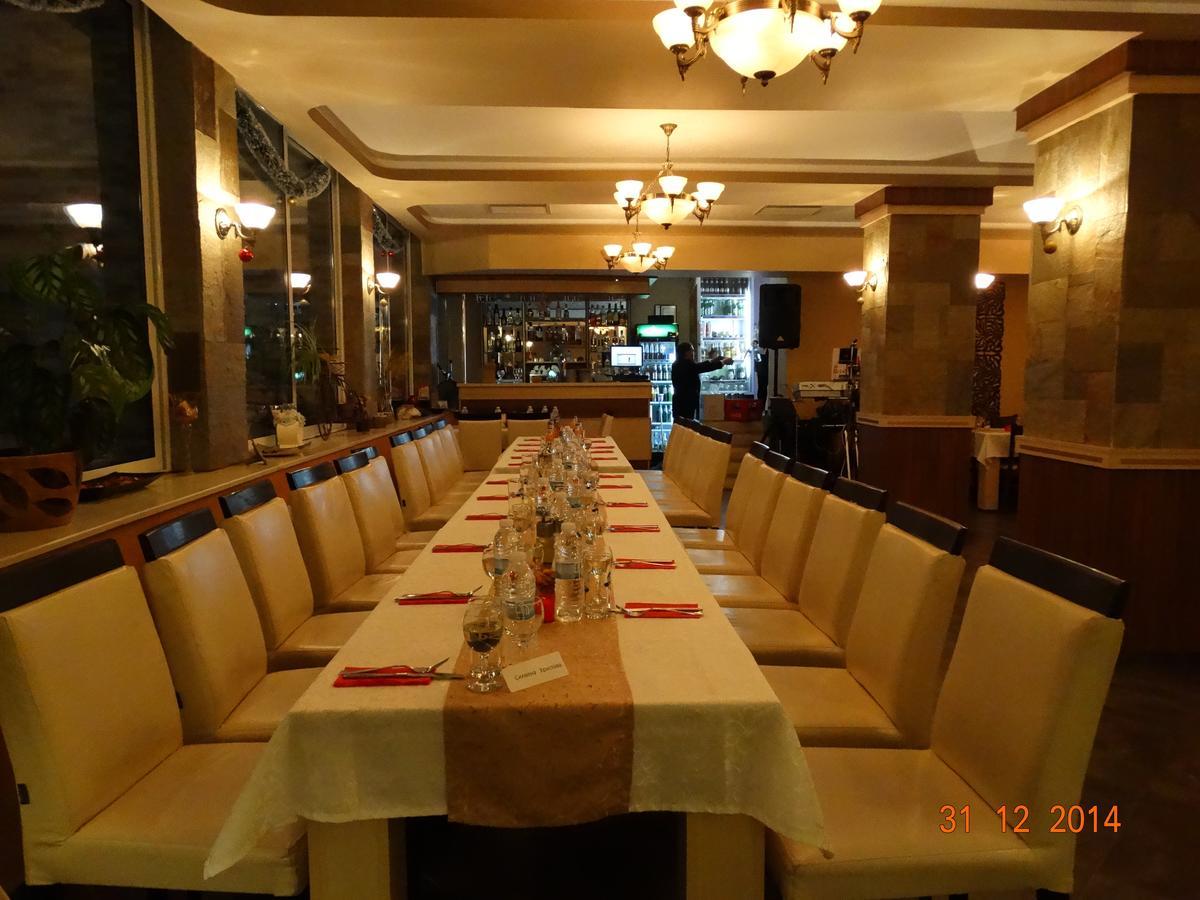 Hotel Mimoza Razgrad エクステリア 写真
