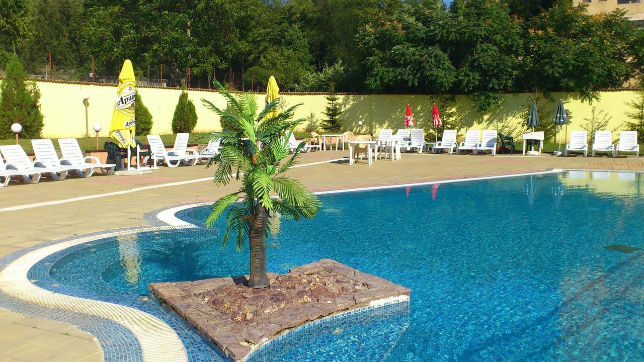 Hotel Mimoza Razgrad エクステリア 写真