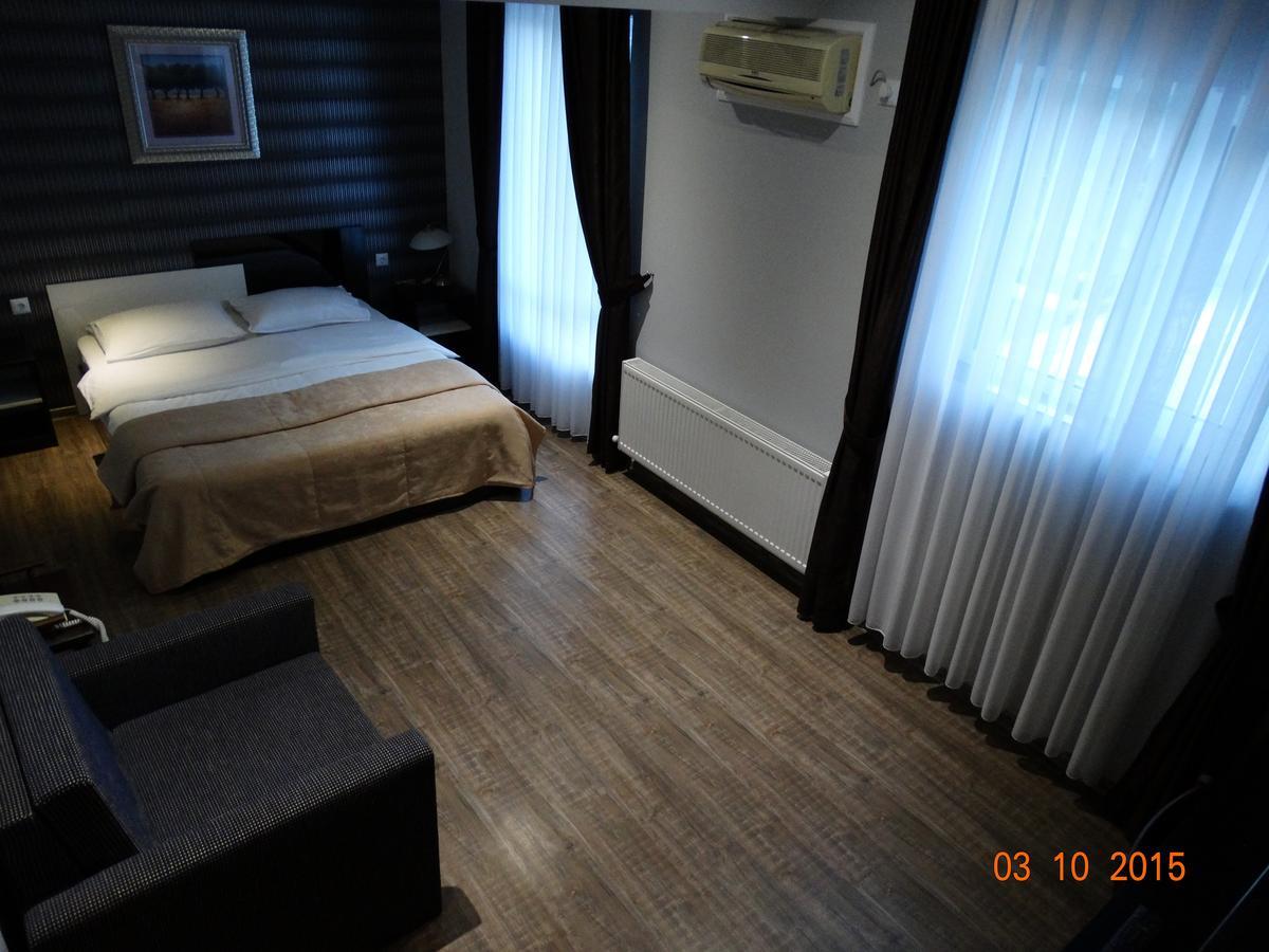 Hotel Mimoza Razgrad エクステリア 写真
