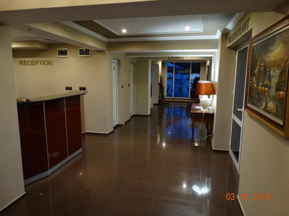 Hotel Mimoza Razgrad エクステリア 写真