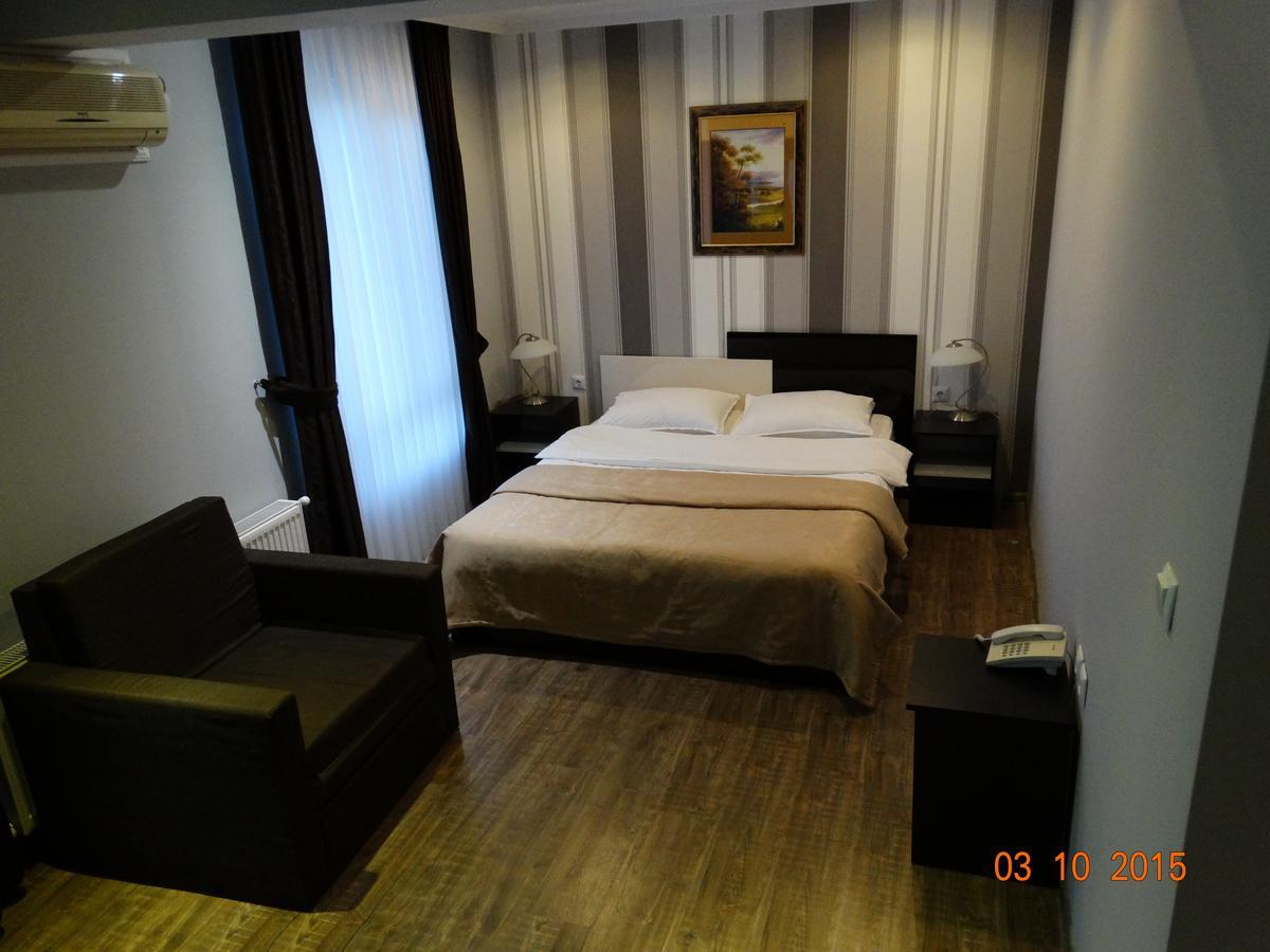 Hotel Mimoza Razgrad エクステリア 写真