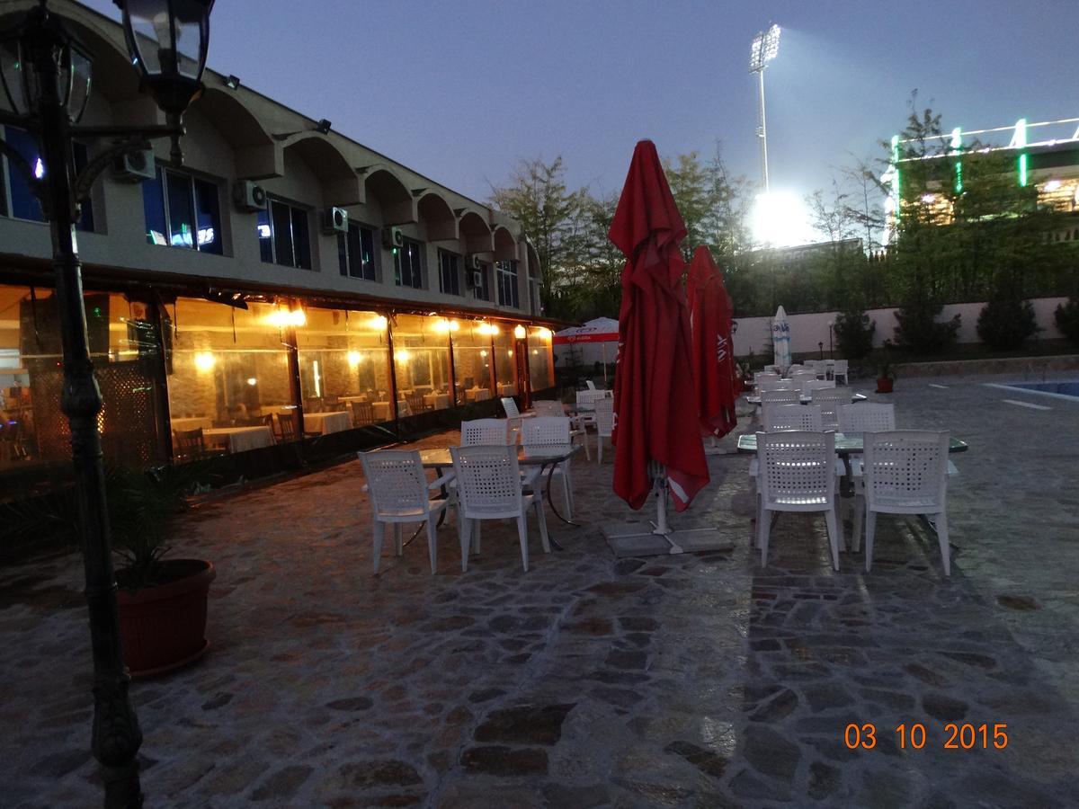 Hotel Mimoza Razgrad エクステリア 写真