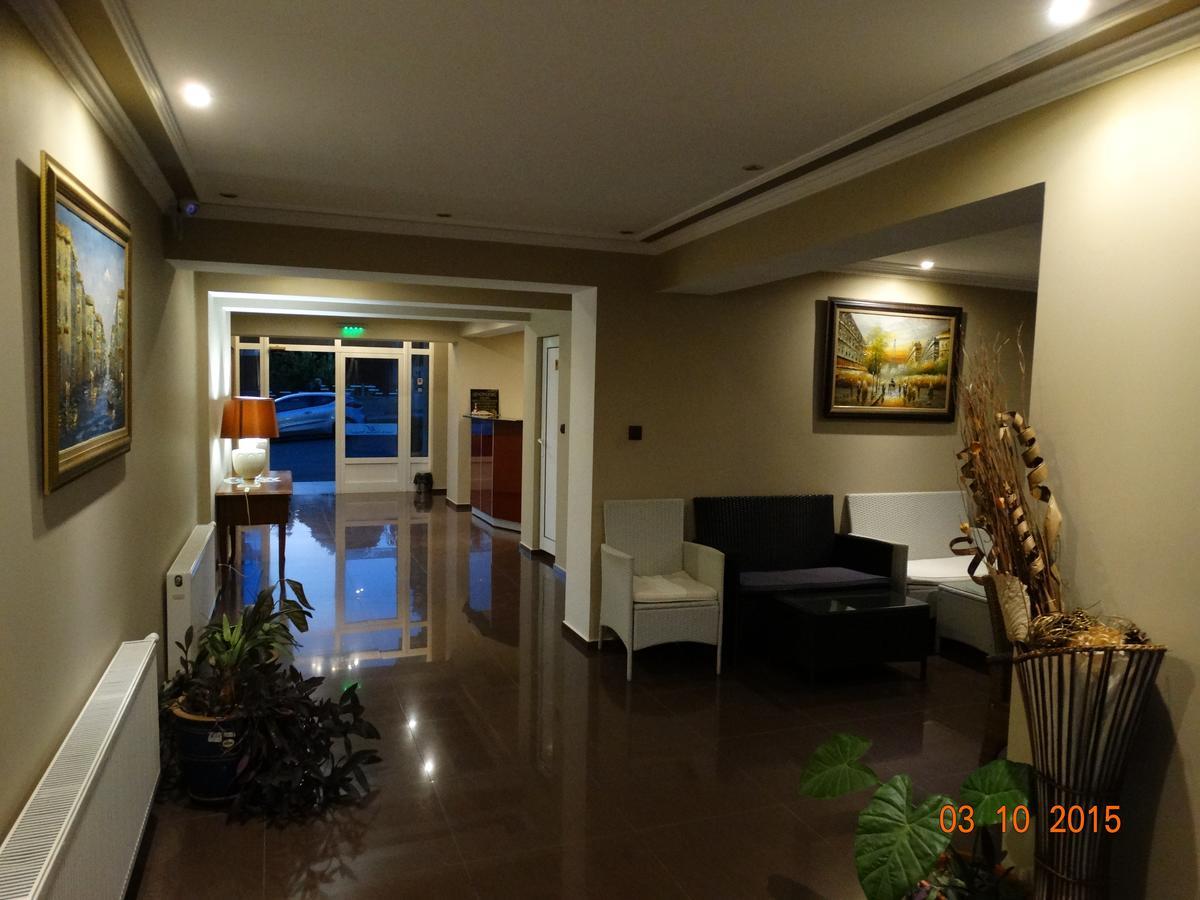 Hotel Mimoza Razgrad エクステリア 写真