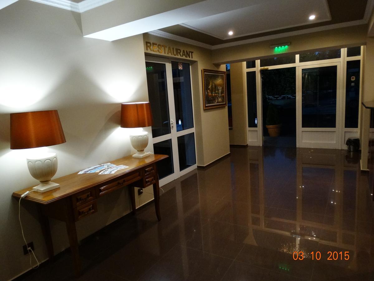 Hotel Mimoza Razgrad エクステリア 写真