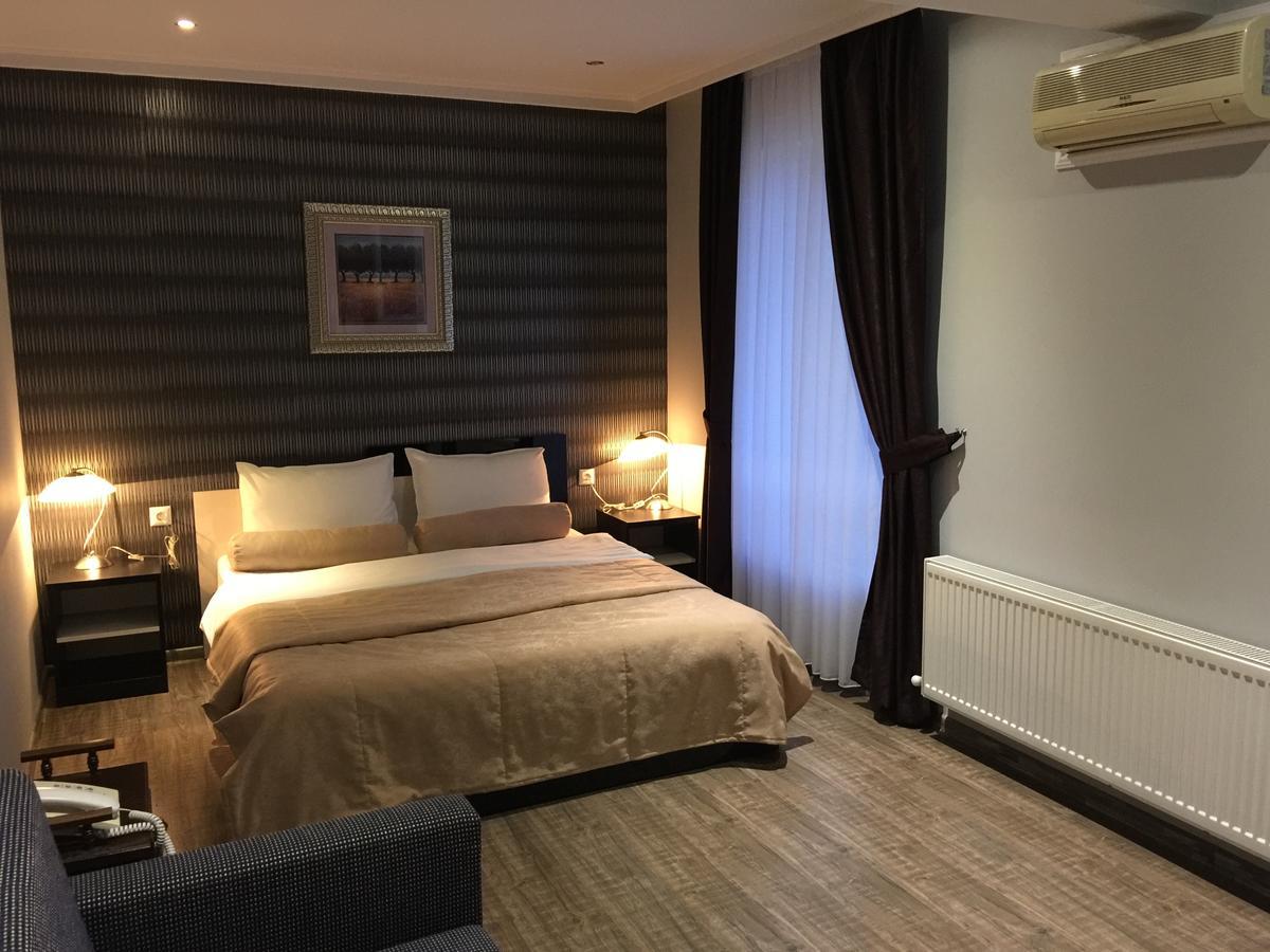 Hotel Mimoza Razgrad エクステリア 写真